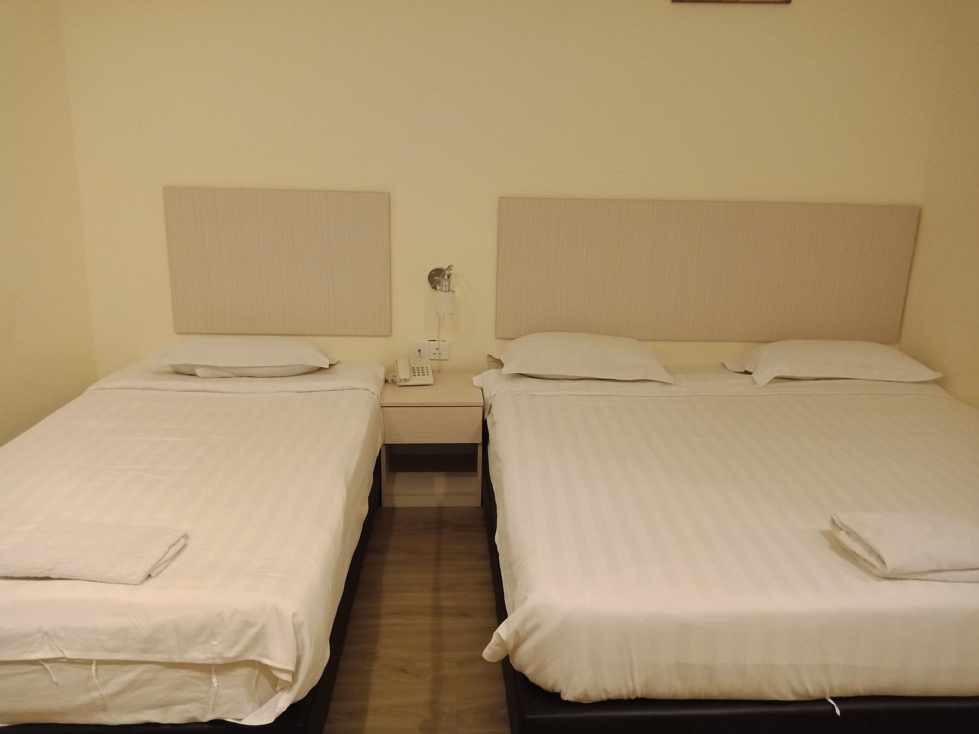 Hotel Zamburger Bukit Segar Черас Екстер'єр фото