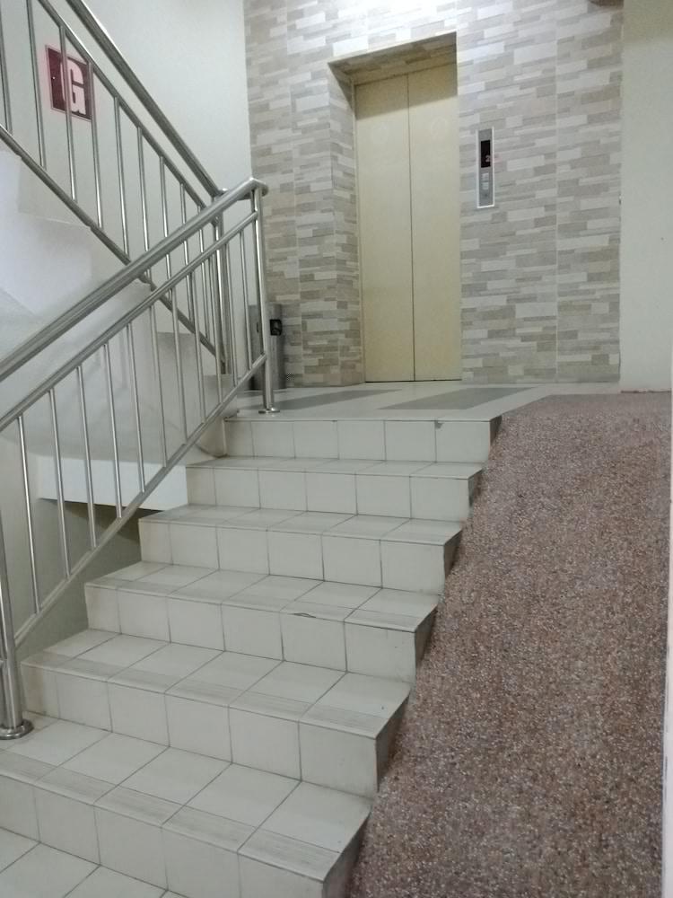 Hotel Zamburger Bukit Segar Черас Екстер'єр фото
