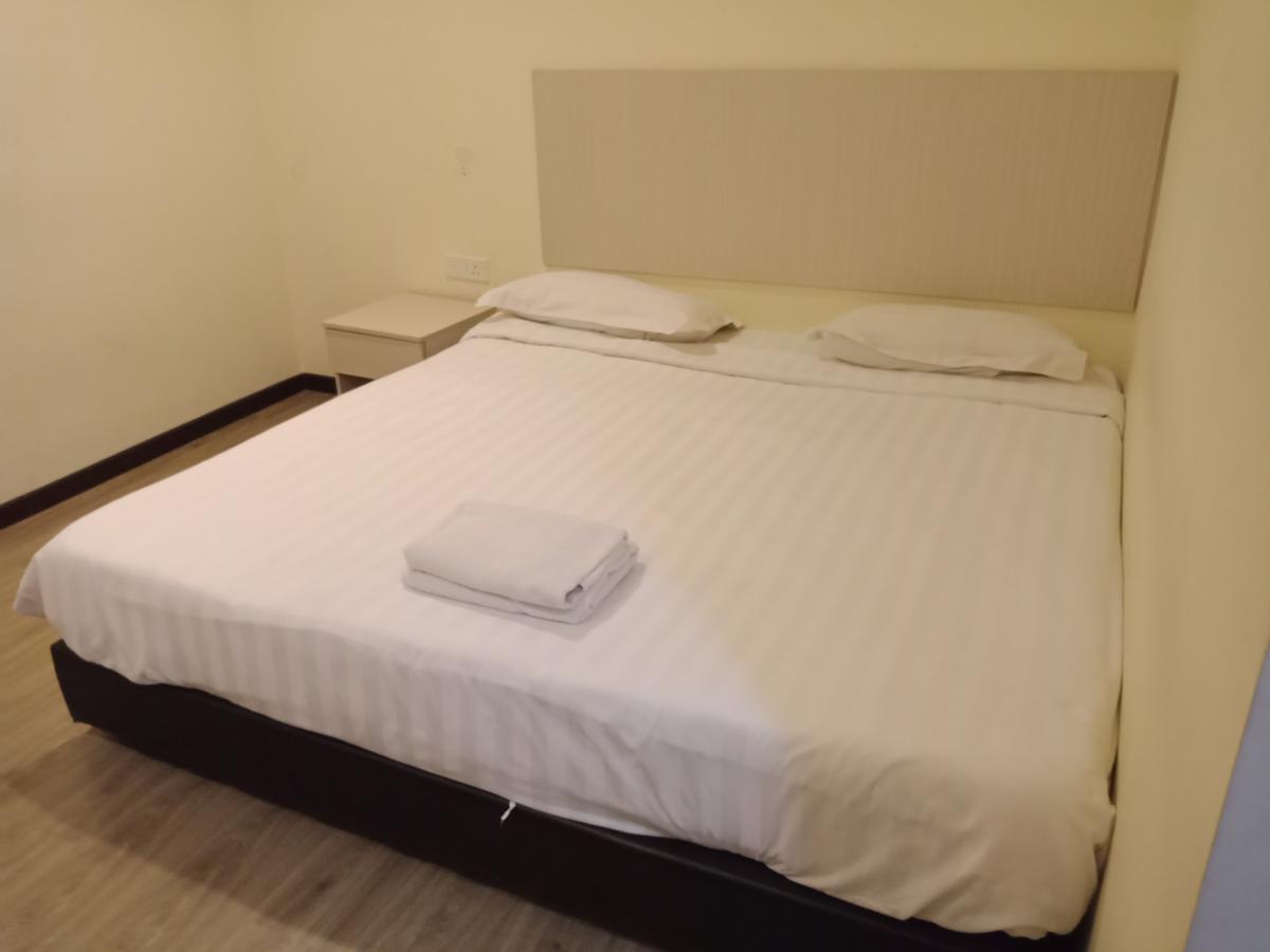Hotel Zamburger Bukit Segar Черас Екстер'єр фото