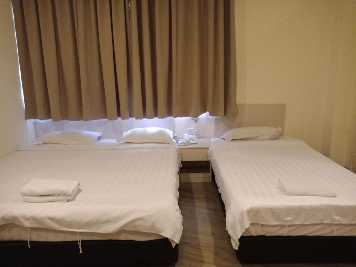 Hotel Zamburger Bukit Segar Черас Екстер'єр фото